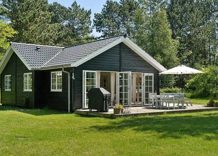 Wooden House With Relaxing Atmosphere 別荘